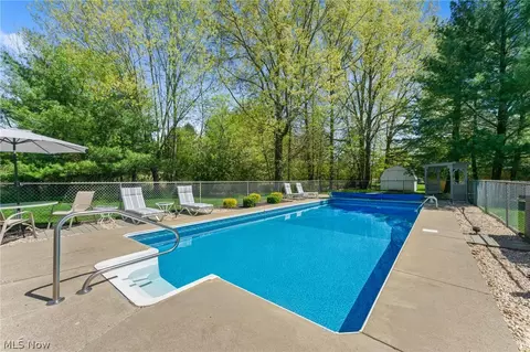 Exterior - 609 Cathy Ann Dr, Boardman, OH 44512 photo 5 of 14