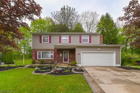 1206 Winhurst Dr, Akron, OH 44313