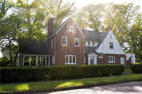 910 Convers Ave, Zanesville, OH 43701