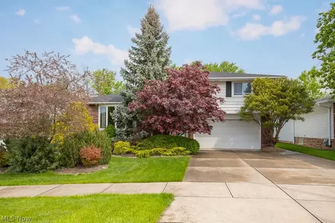 2324 Coventry Dr, Parma, OH 44134