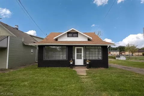 2405 Harrisburg Rd NE, Canton, OH 44705