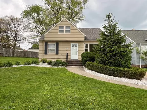11701 Hastings Rd, Garfield Heights, OH 44125