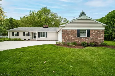 7940 Gates Mills Estate Dr, Gates Mills, OH 44040