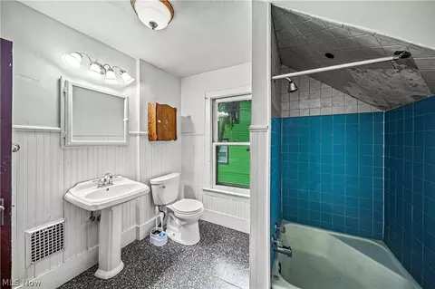 Bath - 4717 Topper Ave, Ashtabula, OH 44004 photo 2 of 2