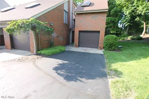 4695 Mayfield Rd #D, South Euclid, OH 44121