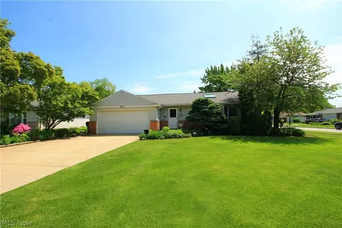 1985 Marshfield Rd, Mayfield Heights, OH 44124