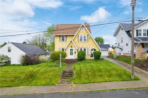 909 27th St NE, Canton, OH 44714