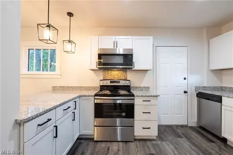 1298 Gorge Blvd, Akron, OH 44310 photo 10