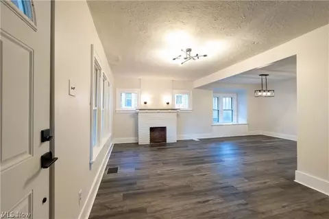 1298 Gorge Blvd, Akron, OH 44310 photo 5