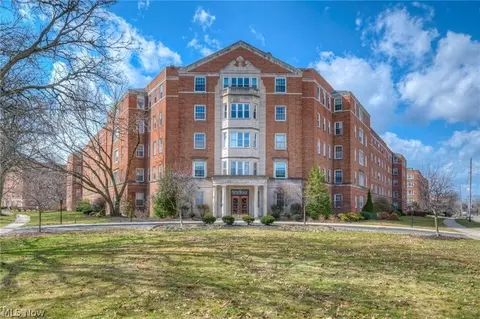 13800 Fairhill Rd #312, Shaker Heights, OH 44120