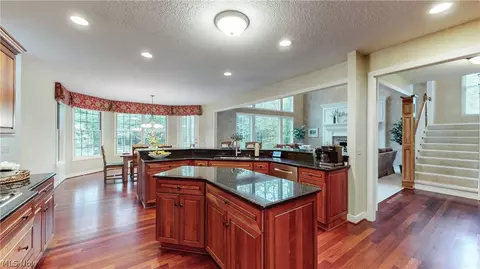 37205 Halton Ct, Solon, OH 44139 photo 14