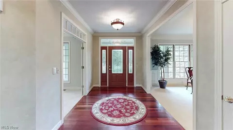 37205 Halton Ct, Solon, OH 44139 photo 2