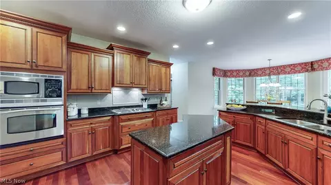 37205 Halton Ct, Solon, OH 44139 photo 15