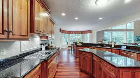 37205 Halton Ct, Solon, OH 44139 photo 13