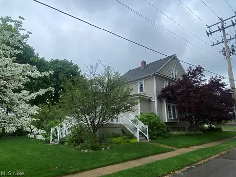 215 E North Ave, East Palestine, OH 44413