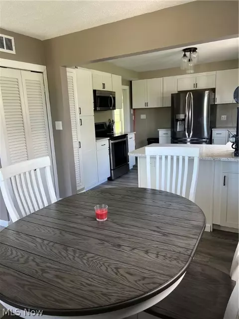 Dining - 2780 Austinburg Rd, Ashtabula, OH 44004 photo 1 of 1