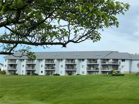 1025 Harbor St #37, Conneaut, OH 44030