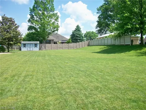 800 Brentwood Dr, Belpre, OH 45714