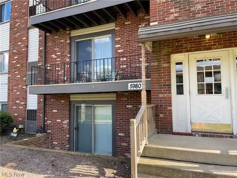 5980 Margie Cir SW #205, Navarre, OH 44662