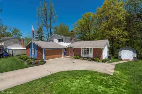 57 Woodhollow Dr, Brunswick, OH 44212