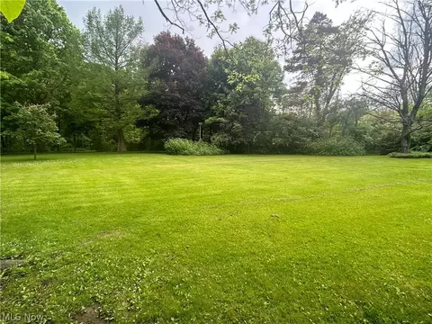 Exterior - 4580 Brookwood Rd, Boardman, OH 44512 photo 11 of 17