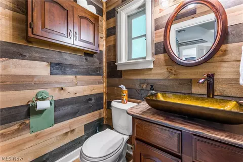 Bath - 4580 Brookwood Rd, Boardman, OH 44512 photo 1 of 4