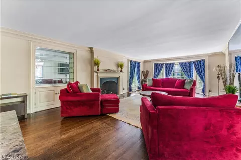 Living - 4580 Brookwood Rd, Boardman, OH 44512 photo 2 of 2