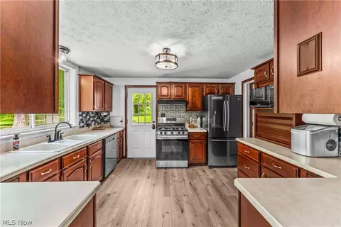 Kitchen - 4580 Brookwood Rd, Boardman, OH 44512 photo 3 of 3