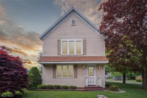 519 Lakeview Ave, Conneaut, OH 44030