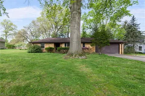 8106 Middlesex Rd, Mentor, OH 44060 photo 2