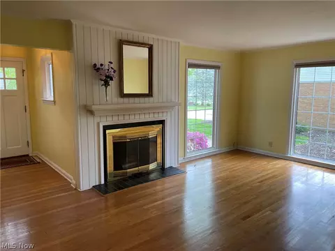 471 Molane Ave, Akron, OH 44313 photo 2