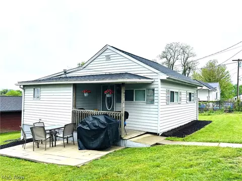 107 Robins Ln, Follansbee, WV 26037