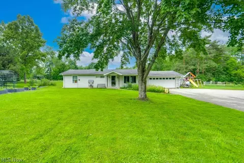 18784 Elmwood Ln, Chagrin Falls, OH 44023
