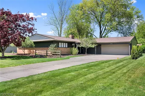 2728 Devon Hill Rd, Rocky River, OH 44116