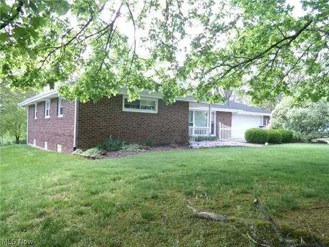 1912 Pickle Rd, Akron, OH 44312