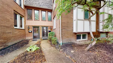 6842 W Fitzwater Rd #30, Brecksville, OH 44141