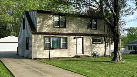 3192 Roselawn Dr, Niles, OH 44446