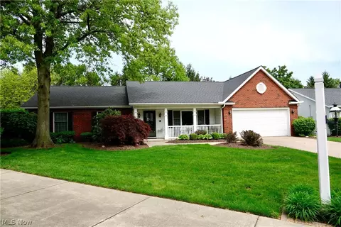 9495 Lismore Ln, Mentor, OH 44060