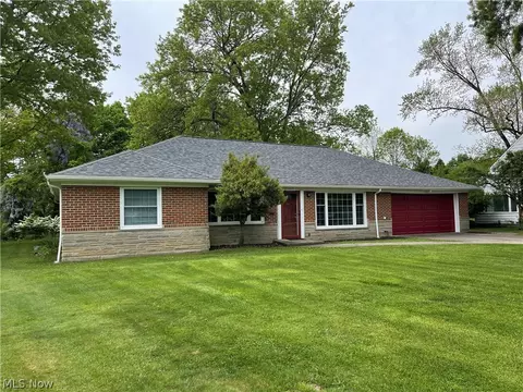 20715 Parkcliff Dr, Fairview Park, OH 44126