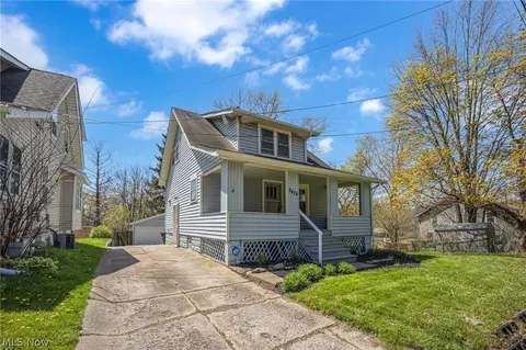 2874 Sanitarium Rd, Akron, OH 44312
