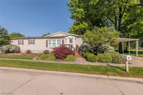 95 Periwinkle Dr, Olmsted Twp, OH 44138