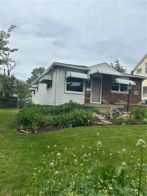 305 E Boxwood Ave, Akron, OH 44301