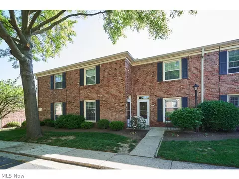 63 Nottoway Ct, Akron, OH 44313