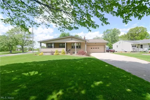 374 Beechcrest Ave, Austintown, OH 44515