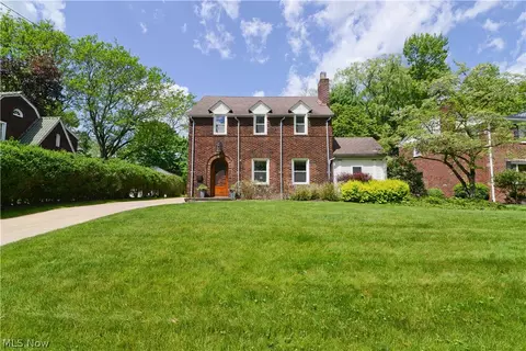 458 Glacierview Dr, Youngstown, OH 44509