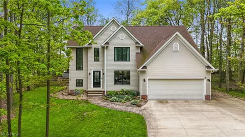 1100 High View Dr, Wadsworth, OH 44281