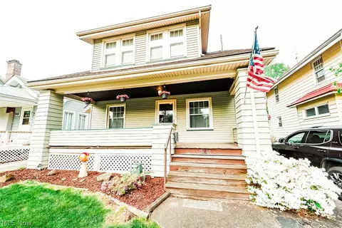 386 Bonnie Brae Ave NE, Warren, OH 44483
