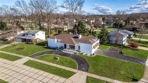 View/Area - 916 Meadview Dr, Seven Hills, OH 44131 photo 3 of 6