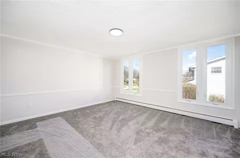 Living - 916 Meadview Dr, Seven Hills, OH 44131 photo 5 of 8