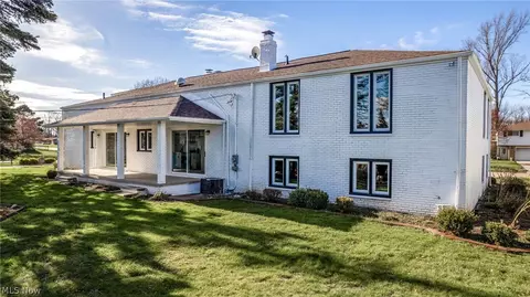 Exterior - 916 Meadview Dr, Seven Hills, OH 44131 photo 2 of 2